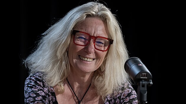 NA KAFI: D��ve startovala z�vislosti marihuana, dnes je to telefon, m�n� adiktolo�ka