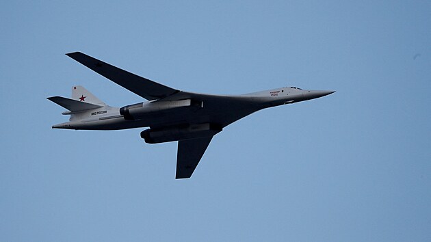 Rusk nadzvukov bombardr Tu-160 let bhem vojensk pehldky u pleitosti Dne nezvislosti Bloruska v bloruskm Minsku 3. ervence 2019.