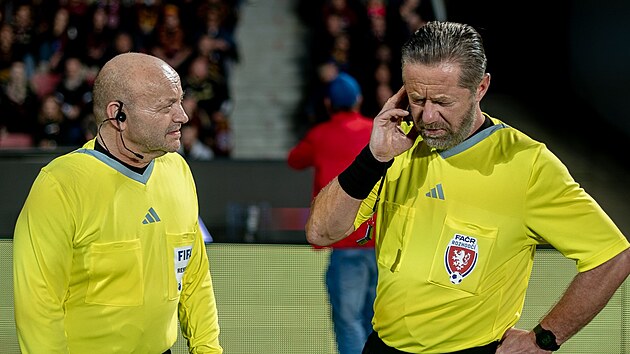 Do kin vstoup nov esk komedie od reisrsk dvojice Petra Koleka a Vladimra Skrky Kouzlo derby.