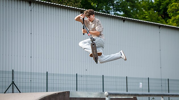 Libereck skatepark pochz z konce devadestch let a tomu odpovd i jeho stav. (21. kvtna 2025)