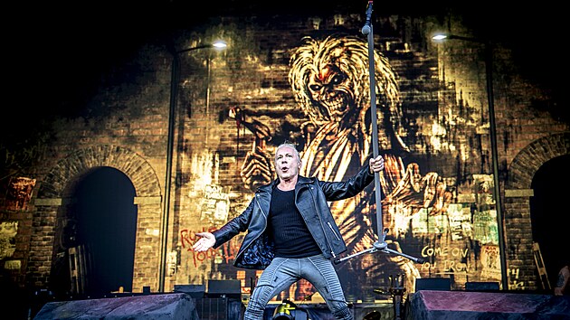 Bruce Dickinson, zpvk Iron Maiden, na koncert v Letanech (31. kvtna 2025, Praha)