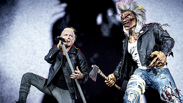 Frontman Iron Maiden Bruce Dickinson na koncert� v Let�anech (31. kv�tna 2025,...