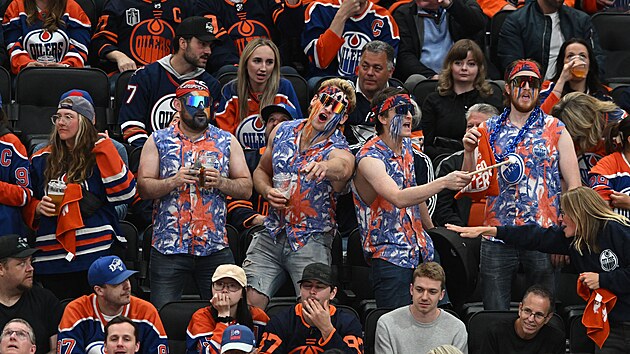 Fanouci Edmontonu sleduj druh zpas finle Stanley Cupu proti Florid.