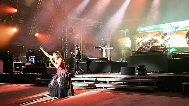 Lochotnsk amfitetr hostil 14. ronk Metalfestu. Na snmku zrovna vystupuje kapela Within Temptation.(6. ervna 2025)