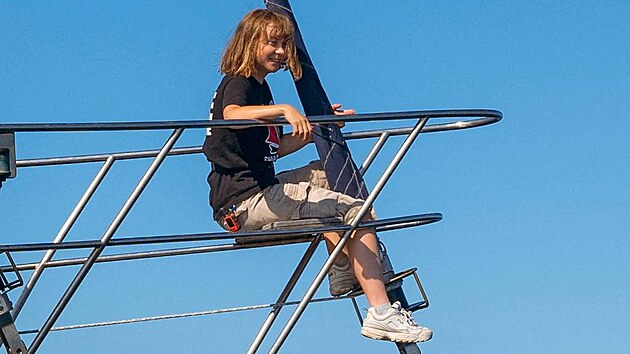 Aktivistka Greta Thunbergov na palub humanitrn lodi Madleen, kter vyrazila do Gazy s humanitrn pomoc. (2. ervna 2025)