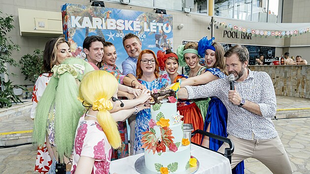 estlick Aquapalace Praha ponaje stedou zahajuje hlavn sezonu, letos v duchu Karibiku. Zahjen se zastnil i herec Jan Komnek. (4. ervna 2025)