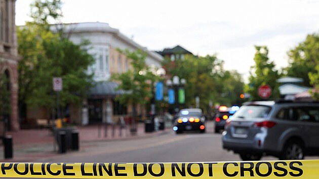 Policie pracuje na mst po toku, pi kterm bylo v USA v coloradskm Boulderu zranno nkolik lid na proizraelskm shromdn. (1. ervna 2025)