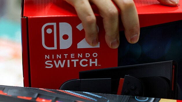 Uveden hern konzole Nintendo Switch 2 v jedn z prodejen s elektronikou v Tokiu (5. ervna 2025)