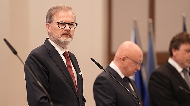 Premir Petr Fiala (ODS) oznamuje, e vlda podepsala smlouvu s KHNP o dostavb Dukovan. (4. ervna 2025)