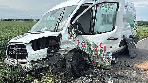 U obce Libochoviky na Kladensku se stetlo osobn auto s dodvkou. (4. ervna 2025)