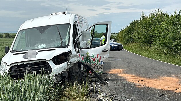 U obce Libochoviky na Kladensku se stetlo osobn auto s dodvkou. (4. ervna 2025)