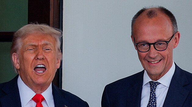 Donald Trump pivtal nmeckho kancle Friedricha Merze poprv v Blm dom. (5. ervna 2025)