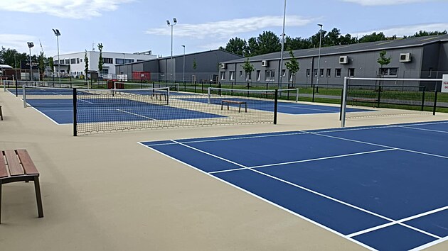 Druh etapa EZ arelu Vltava v Budjovicch je hotov. tyi kurty na pickleball a jedno na badminton. (erven 2025)