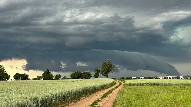 Supercela p�ed bou�kou na brn�nsku (5. �erven 2025)