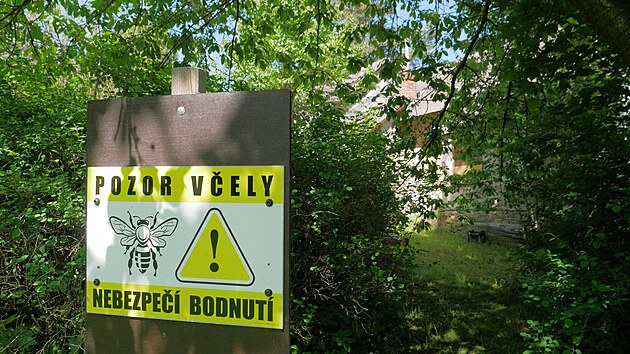 Pozemek u polorozpadlho objektu, kter radnice zskala od sttu, aktuln slou mstskm velm.