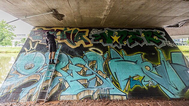 Streetartov Festival Spray n chill u Labskho mostu v Hradci Krlov (7.6.2025).