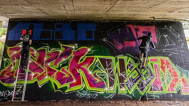 Streetartov Festival Spray n chill u Labskho mostu v Hradci Krlov (7.6.2025).