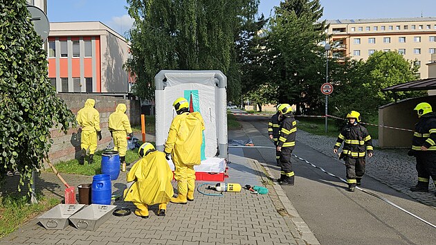 Hasii v olomouck meralov ulici likvidovali nik smsi kyselin v laboratoch Univerzity Palackho.