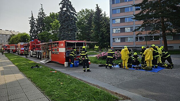 Hasii v olomouck meralov ulici likvidovali nik smsi kyselin v laboratoch Univerzity Palackho.