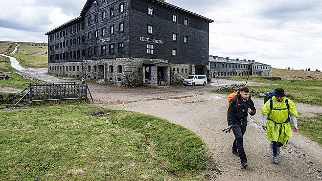 Lun bouda v Krkonoch je od nedle pstupn jen ubytovanm. (1. ervna 2025)