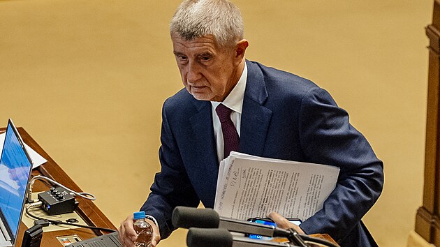 Andrej Babi (ANO) se chyst k projevu pi mimodn schzi o bitcoinov afe. (5. ervna 2025)