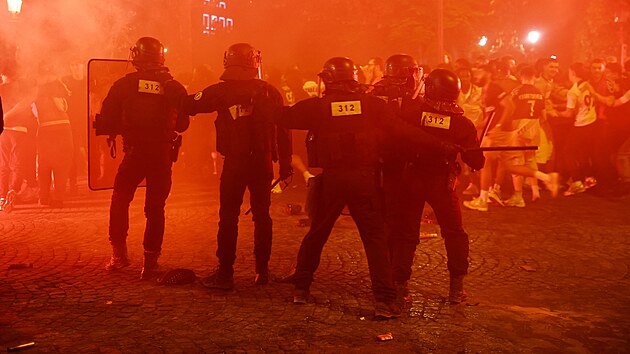 Oslavy vtzstv PSG v Lize mistr se v ulicch zvrhly v nsilnosti. (1. ervna 2025)