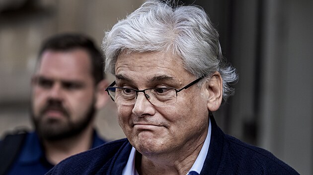 Obvodn soud pro Prahu 5 zamtl dost bvalho editele motolsk nemocnice Miloslava Ludvka o proputn z vazby. (9. ervna 2025)