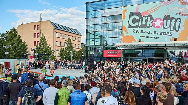 Cirk La Putyka v Trutnov odehrl premiru inscenace Splash. (30. kvtna 2025)