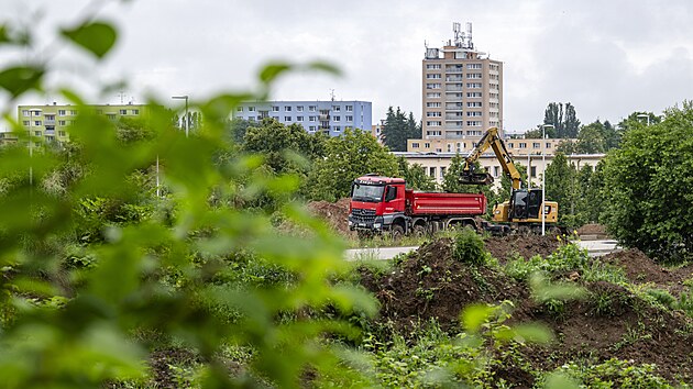 V nov tvrti v Jin jsou poloen st, postaven chodnky i komunikace, hotovo m bt koncem podzimu. (2. ervna 2025)