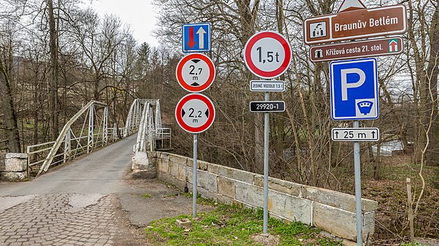 Ntovan most ve Stanovicch u Kuksu potebuje zsadn opravu. (2. dubna 2025)