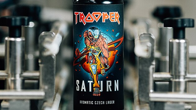 Hudebn skupina Iron Maiden a plzesk pivovar Elektrrna spojily sly a vytvoily nov lek Trooper Saturn.
