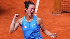 Lois Boissonová emotivn� slaví postup do �tvrtfinále Roland Garros.