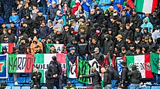 Ital�tí fanou�ci p�i utkání v Norsku.