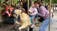 Zakladatelka Nada�ního fondu Nina Kristýna Chovancová a jedna z malých...