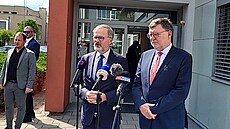 Stanjura varoval Blaka ped darem a po podpisu smlouvy.