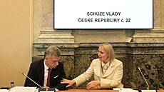 Jednání vlády, které se zamí na okolnosti sporného miliardového daru od...