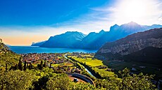 O Lago di Garda se v dobrém íká, e je miniaturou Itálie. Co si pod tím...