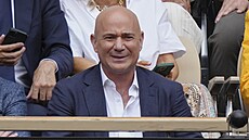 Bývalý hrá� Andre Agassi sleduje finále mu�ské dvouhry na Roland Garros.