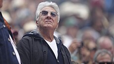 Herec Dustin Hoffman sleduje finále mu�ské dvouhry na Roland Garros.
