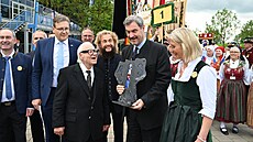 Bavorský premiér Marcus Söder (CSU, uprosted) na sudetonmeckém sjezdu v eznu...