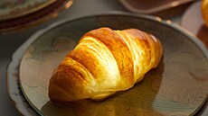 Lampa z pravého croissantu znaky Catbird (2. ervna 2025)
