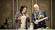 Donnie (pes), Viktorija Korosunova (Goneril) a Tómas Tómasson (Lear) v...
