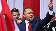 Nawrocki vedl v rámci kampan prvod centrem Varavy. (25. kvtna 2025)