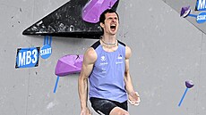 Frustrovaný eský lezec Adam Ondra v prbhu boulderingové kvalifikace na...