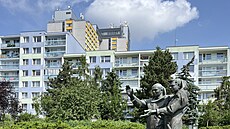 Bronzové sousoí dvou kosmonaut, Vladimíra Remka a Alexeje Gubareva, v...
