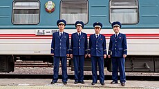 Vlak mezi KLDR a Ruskem znovu jezdí p�es jediný pozemní p�echod na most� p�es...