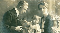 Gustav a Julie Schwanda a jejich dcera Ingeborg v roce 1925.