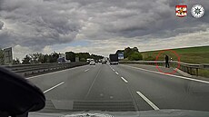 Cizinec na kolobce zabloudil na dálnici, ujel dva kilometry