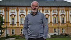 Kastelán zámku v Linhartovech Jaroslav Hrubý po 21 letech kon�í. Práv� on je...