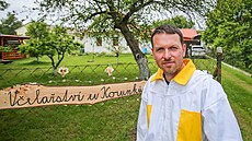 Michal Hojda z �eských Bud�jovic za�al loni v�ela�it na své chalup� ve Lhot� u...